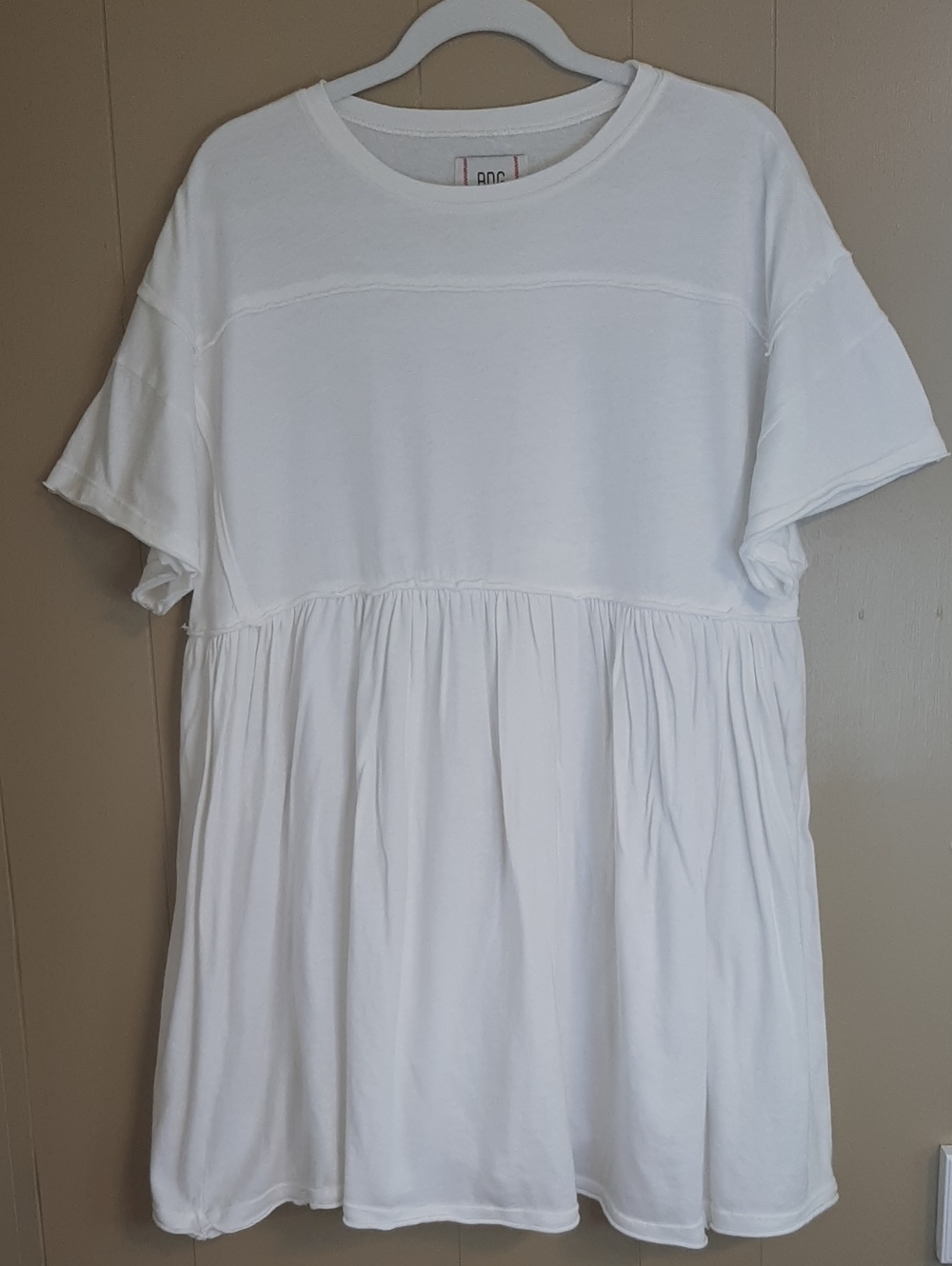BDG SP Oversized White Short Sleeve Babydoll Tunic Tee Pleated Bottom